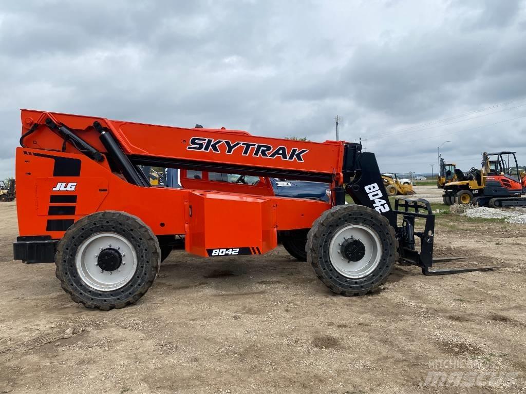 SkyTrak 8042 Teleskopické manipulátory