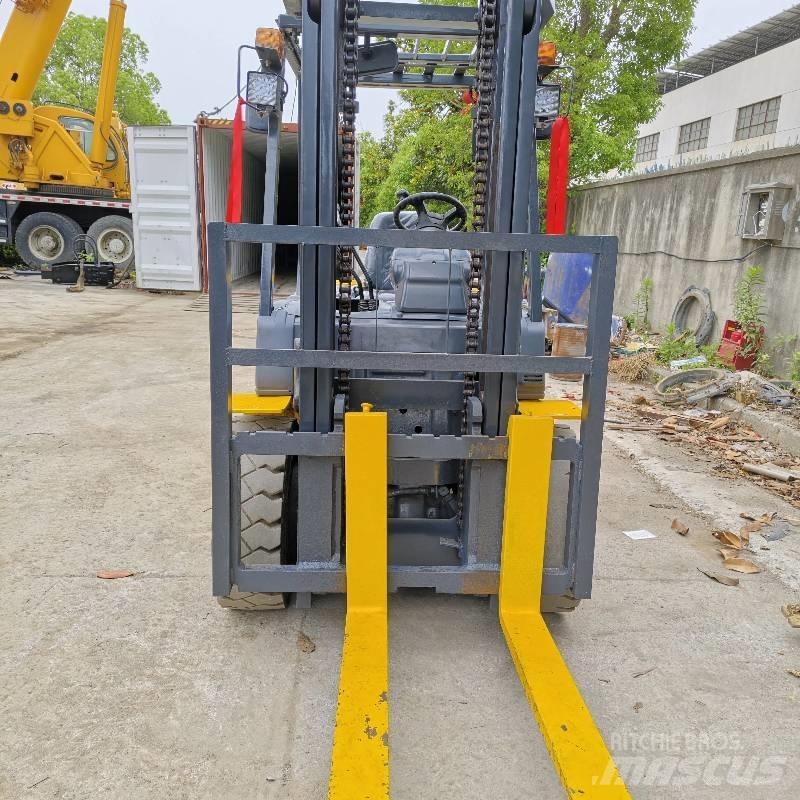 Komatsu 30 Dieselové vozíky