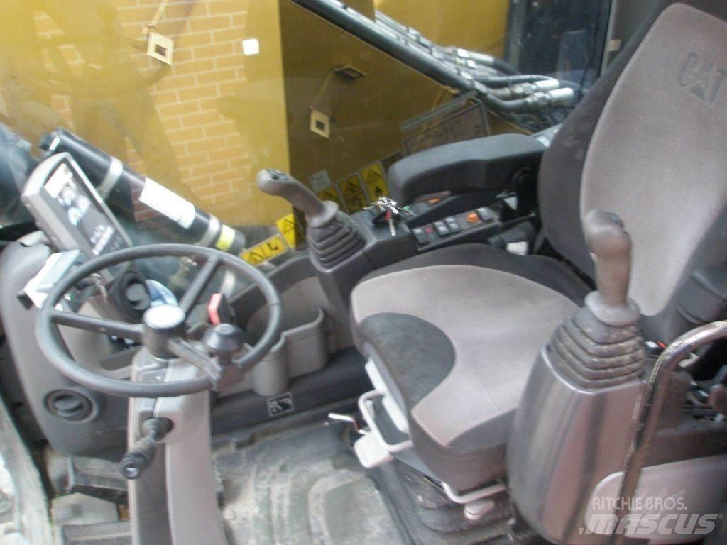 CAT M318D Kolesové rýpadlá