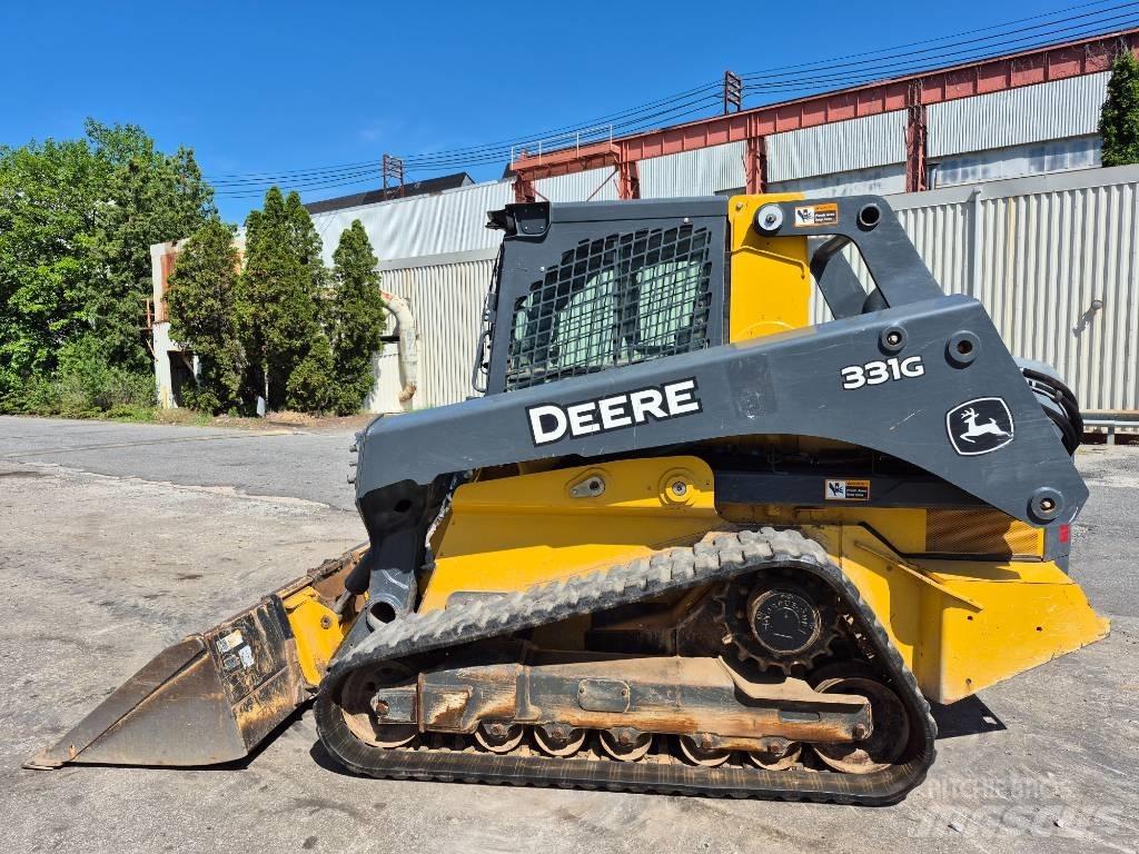 John Deere 331G Šmykom riadené nakladače