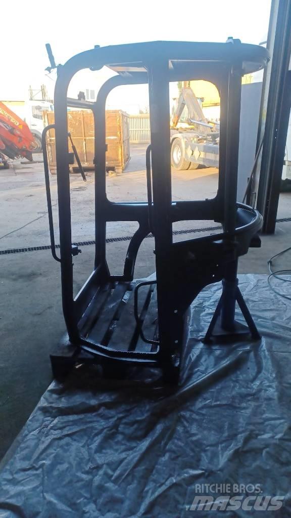 Yanmar Vio 45 Kabíny a interiér