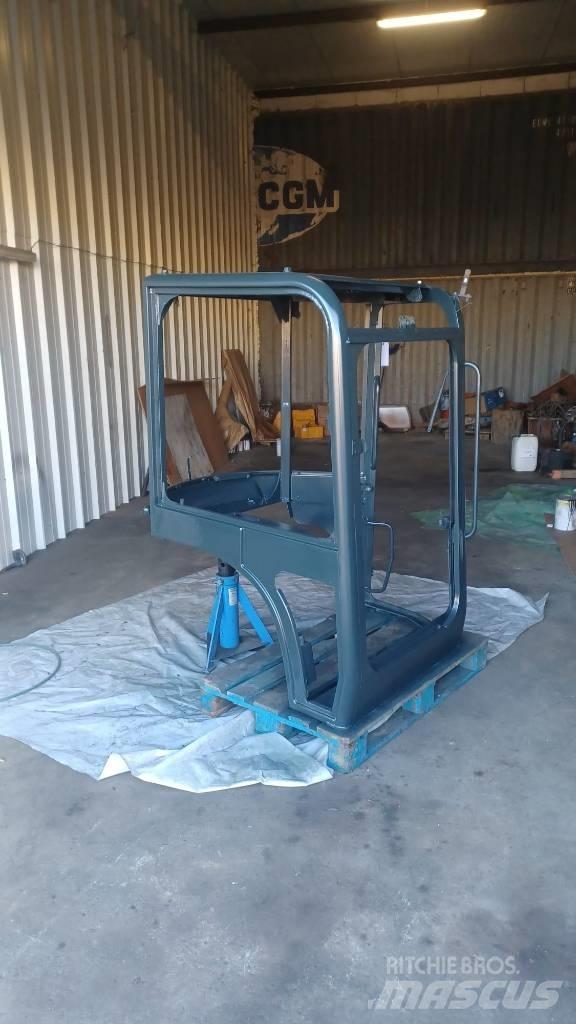 Yanmar Vio 45 Kabíny a interiér