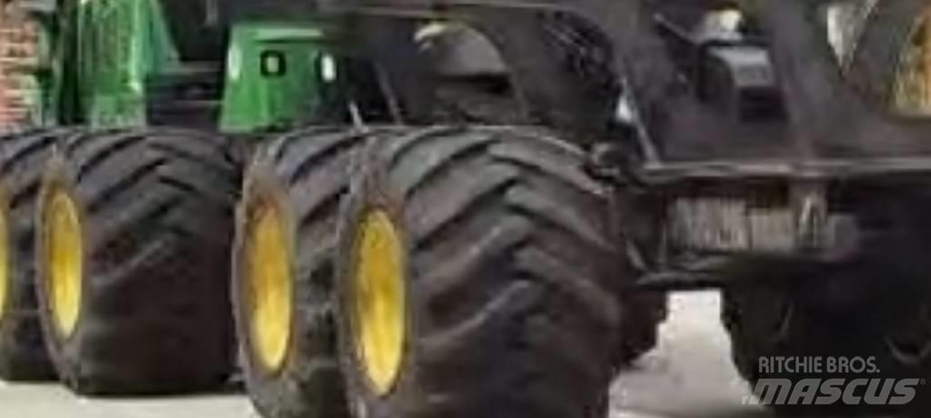 John Deere 1110 E Lesné traktory