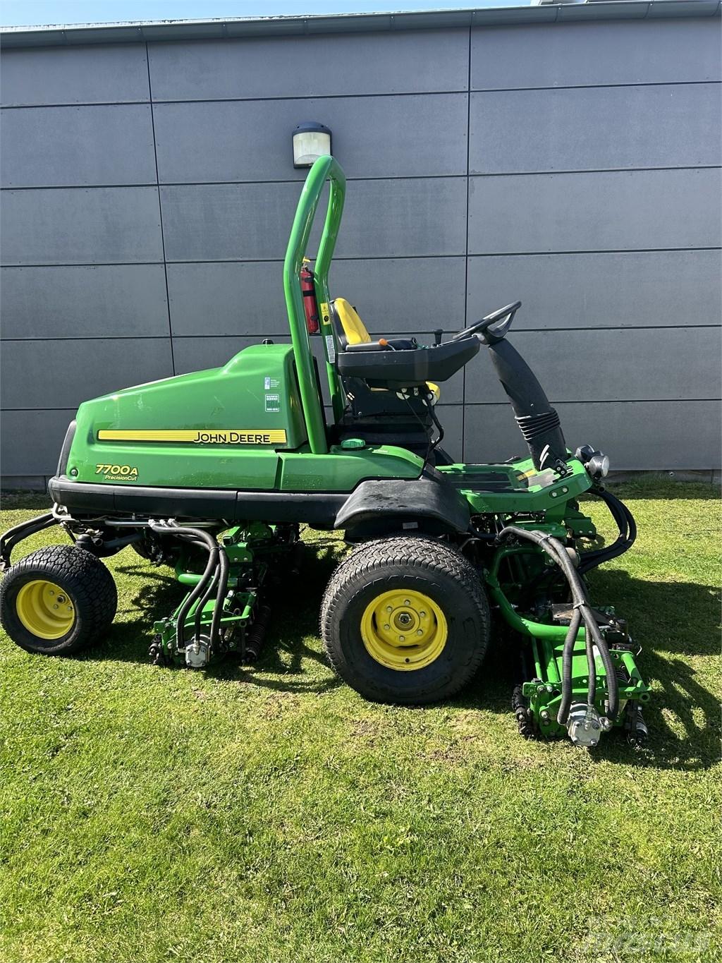 John Deere 7700A Kosačky fervejí