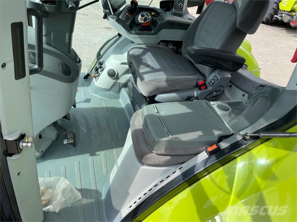 CLAAS Axion 810 CM Traktory