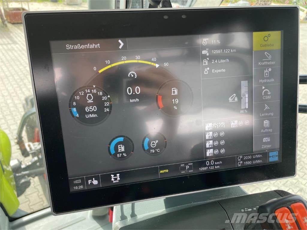 CLAAS Axion 810 CM Traktory