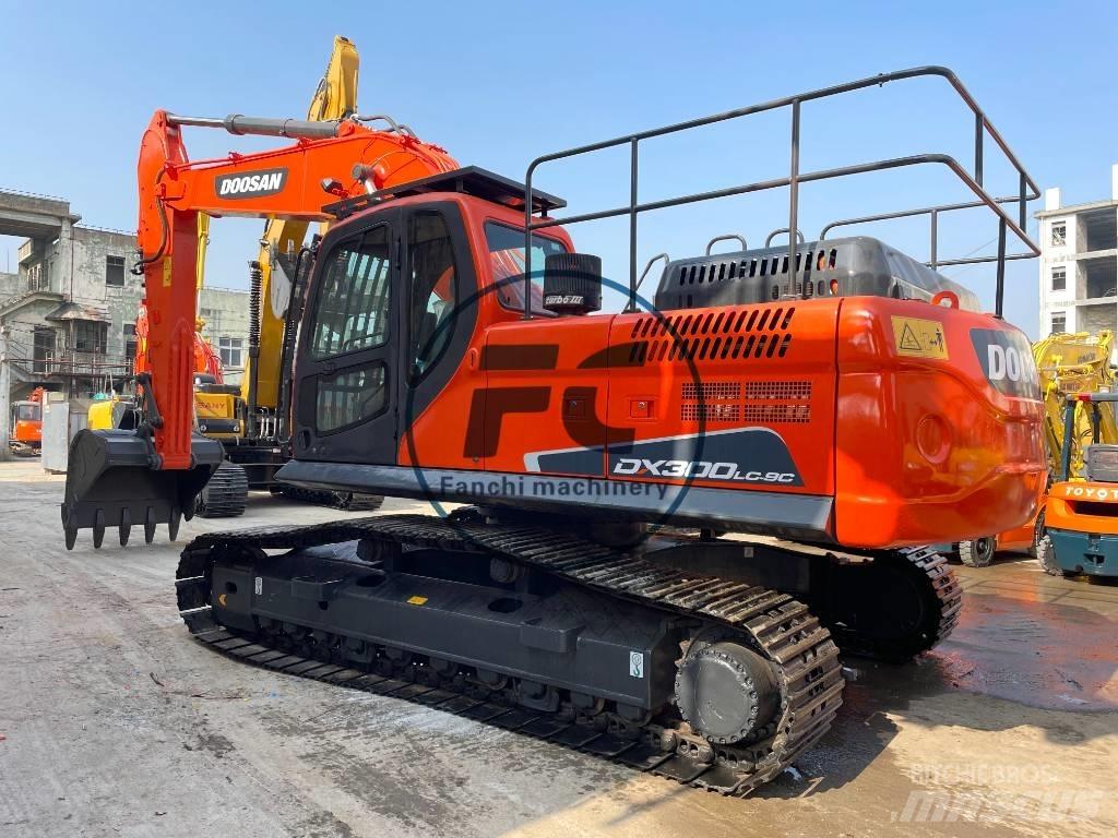 Doosan DX 300 Pásové rýpadlá