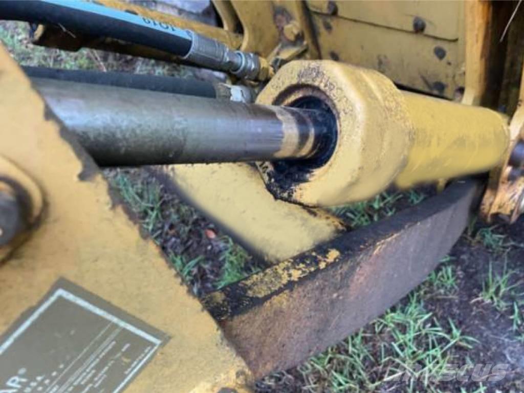 CAT D 5 G Pásové dozéry