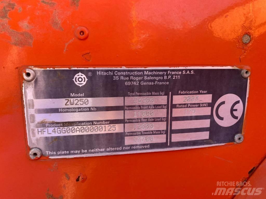 Hitachi ZW 250 Kolesové nakladače