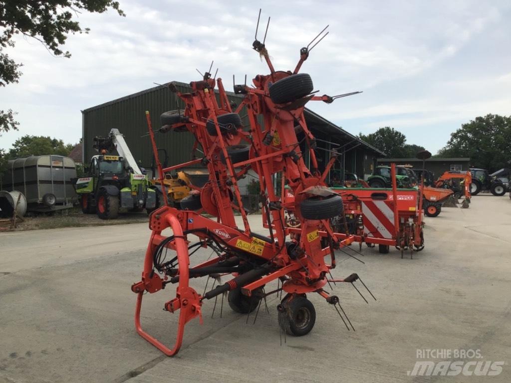 Kuhn GF 8702 Obracače a zhrabovače sena