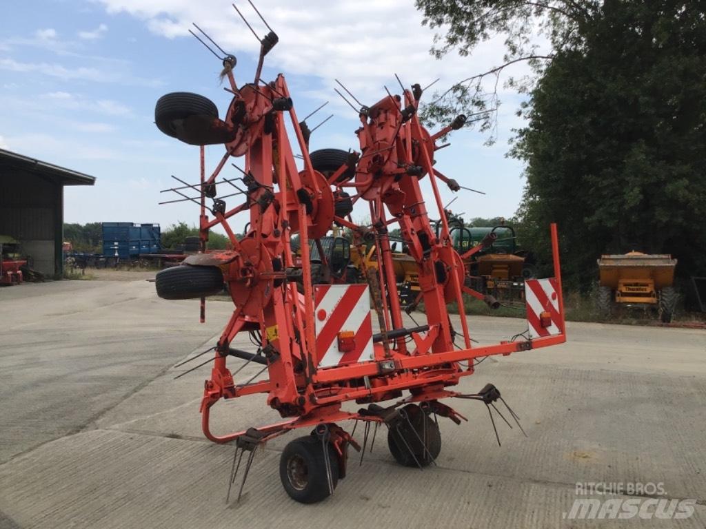 Kuhn GF 8702 Obracače a zhrabovače sena
