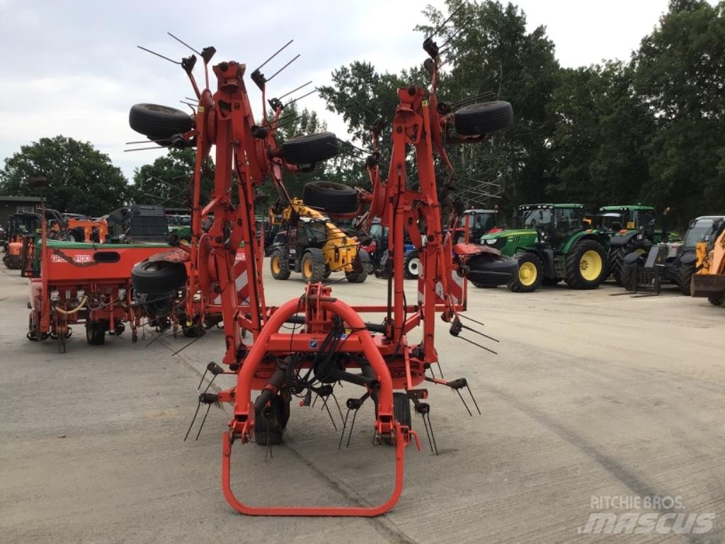 Kuhn GF 8702 Obracače a zhrabovače sena