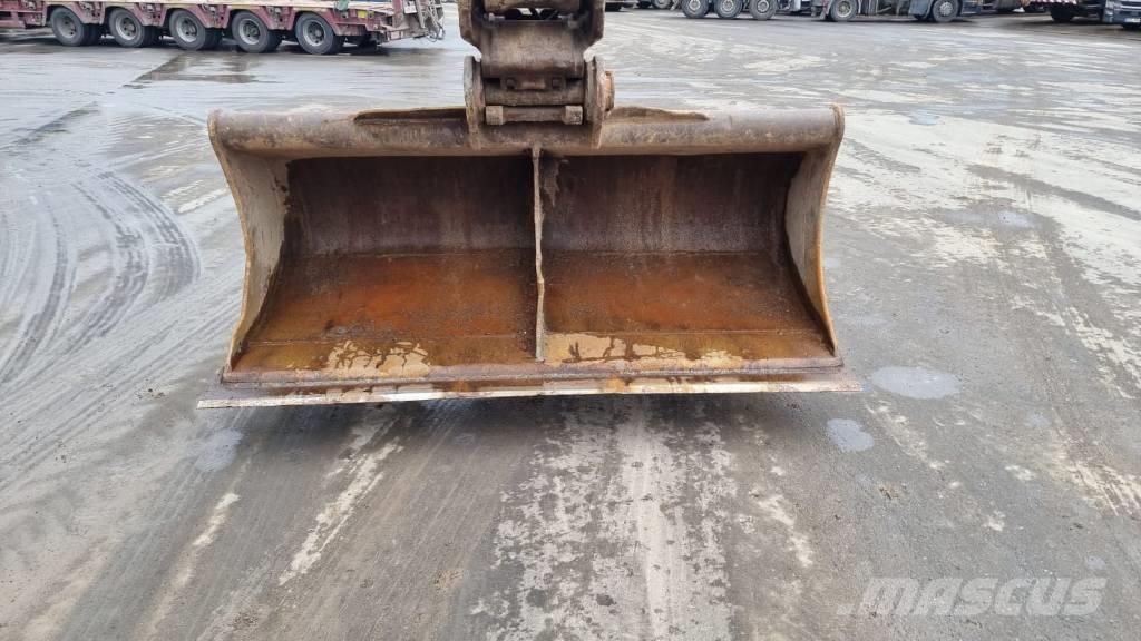 JCB 220 XL Pásové rýpadlá
