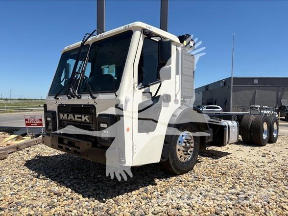 Mack LR64R Nákladné vozidlá bez nadstavby