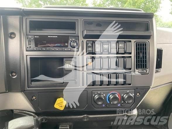 Mack MD6 Plošinové nákladné automobily/nákladné automobily so sklápacími bočnicami