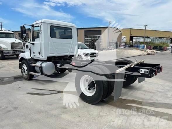 Mack MD6 Nákladné vozidlá bez nadstavby