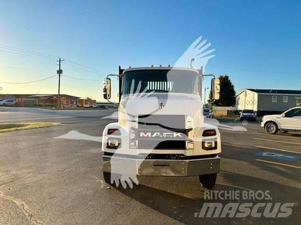 Mack MD6 Plošinové nákladné automobily/nákladné automobily so sklápacími bočnicami