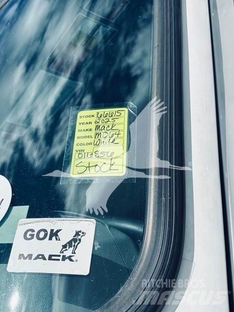 Mack MD6 Sklápače