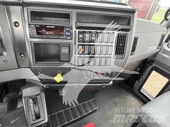 Mack MD6 Plošinové nákladné automobily/nákladné automobily so sklápacími bočnicami