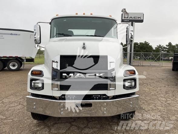 Mack MD6 Plošinové nákladné automobily/nákladné automobily so sklápacími bočnicami