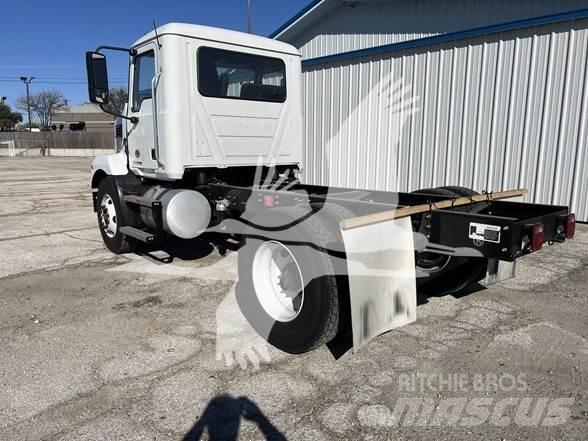 Mack MD6 Nákladné vozidlá bez nadstavby