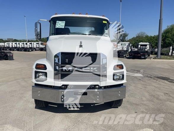 Mack MD6 Ťahače