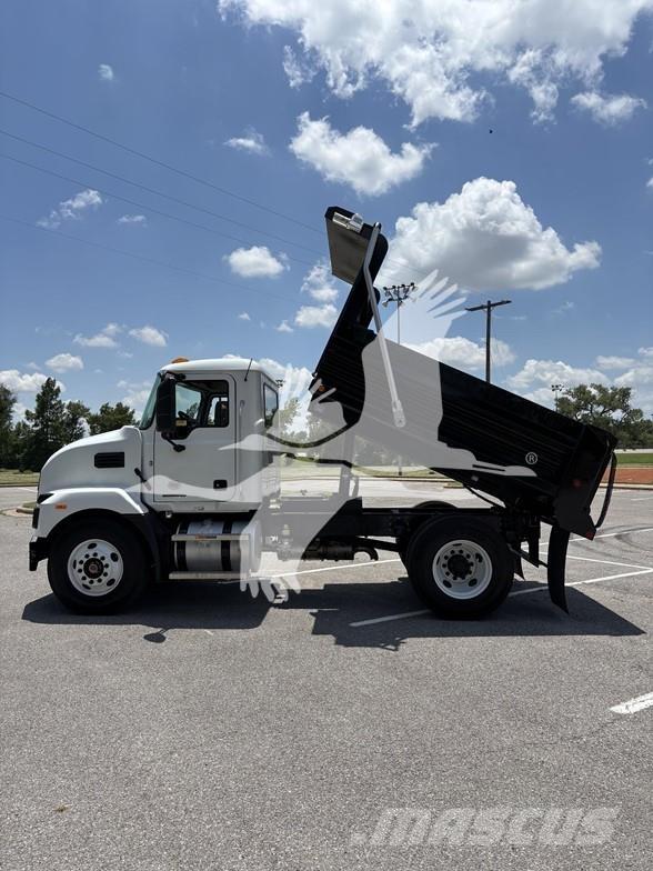 Mack MD6 Sklápače