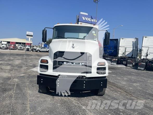 Mack MD6 Nákladné vozidlá bez nadstavby