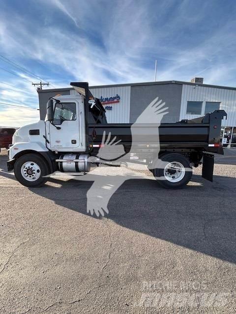 Mack MD7 Sklápače
