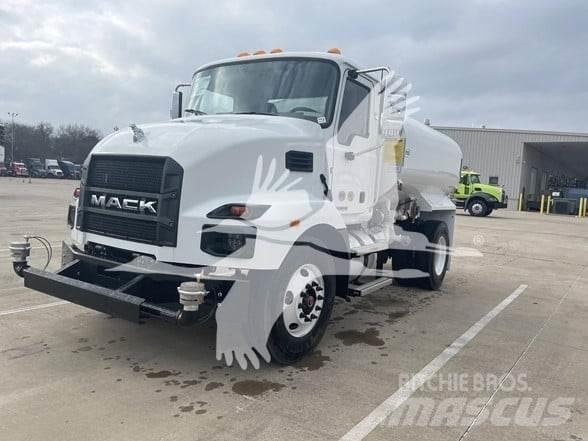 Mack MD7 Cisternové nákladné vozidlá