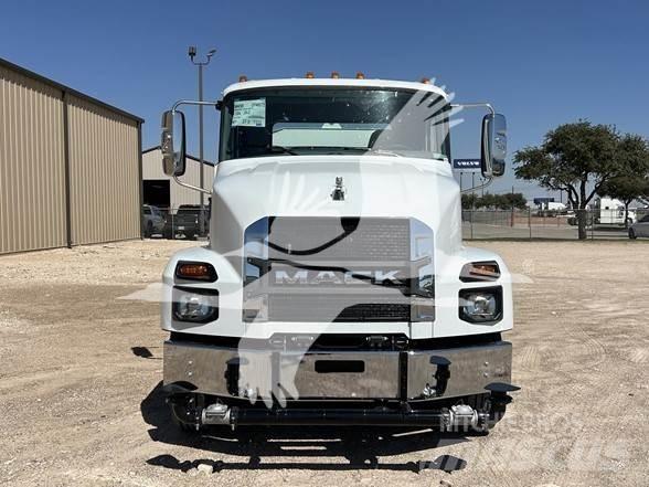 Mack MD7 Cisternové nákladné vozidlá