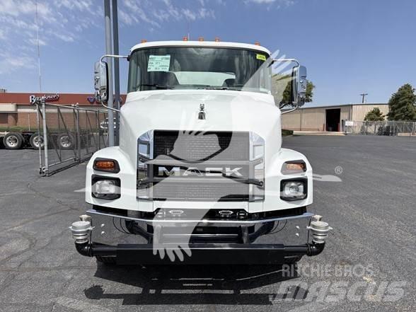 Mack MD7 Cisternové nákladné vozidlá