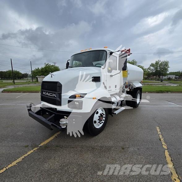 Mack MD7 Cisternové nákladné vozidlá