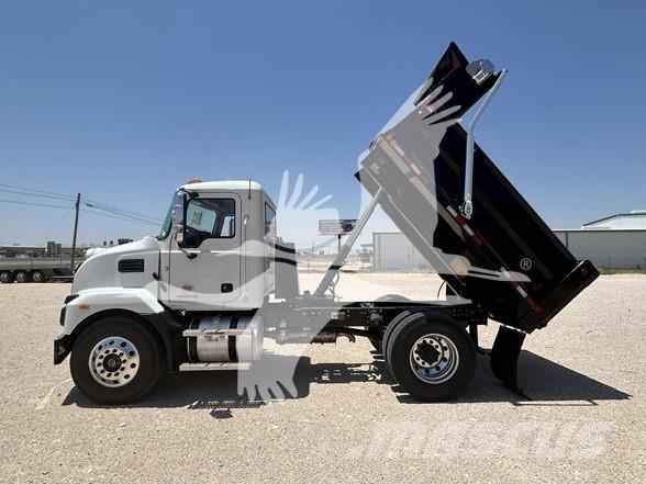 Mack MD7 Sklápače