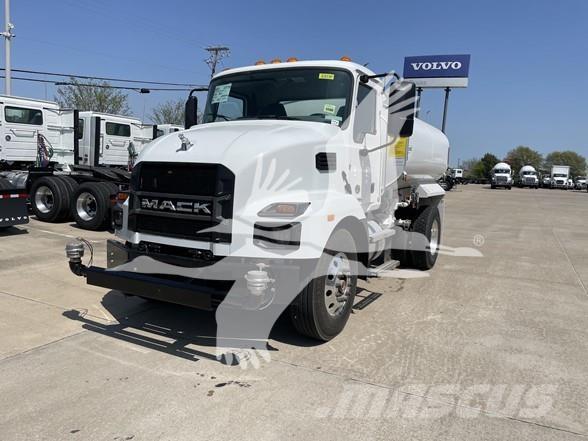 Mack MD7 Cisternové nákladné vozidlá