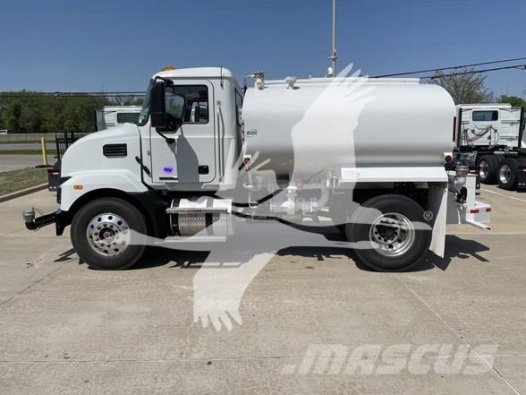 Mack MD7 Cisternové nákladné vozidlá