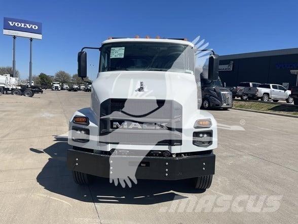 Mack MD7 Sklápače