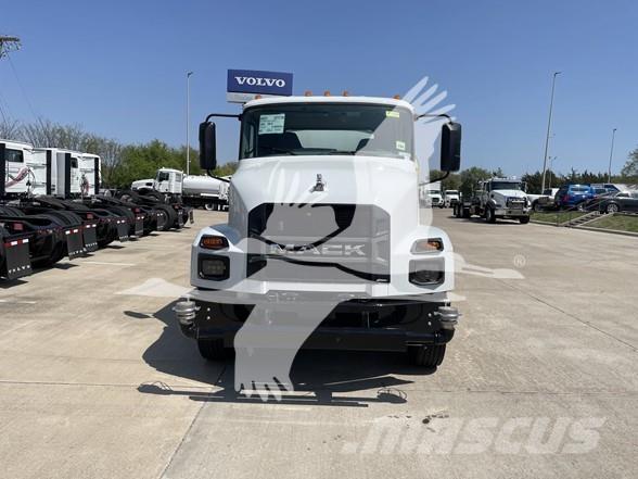 Mack MD7 Cisternové nákladné vozidlá