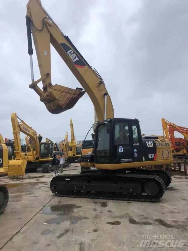 CAT 323 D Pásové rýpadlá