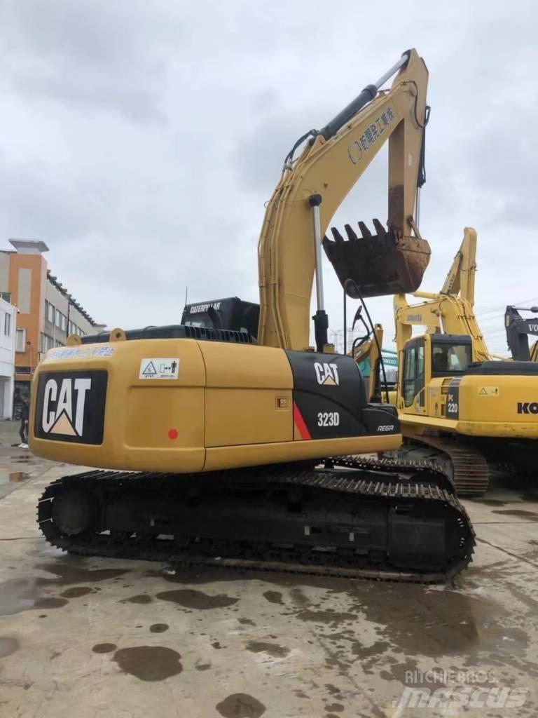 CAT 323 D Pásové rýpadlá