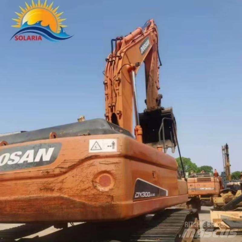 Doosan DX 300 Pásové rýpadlá