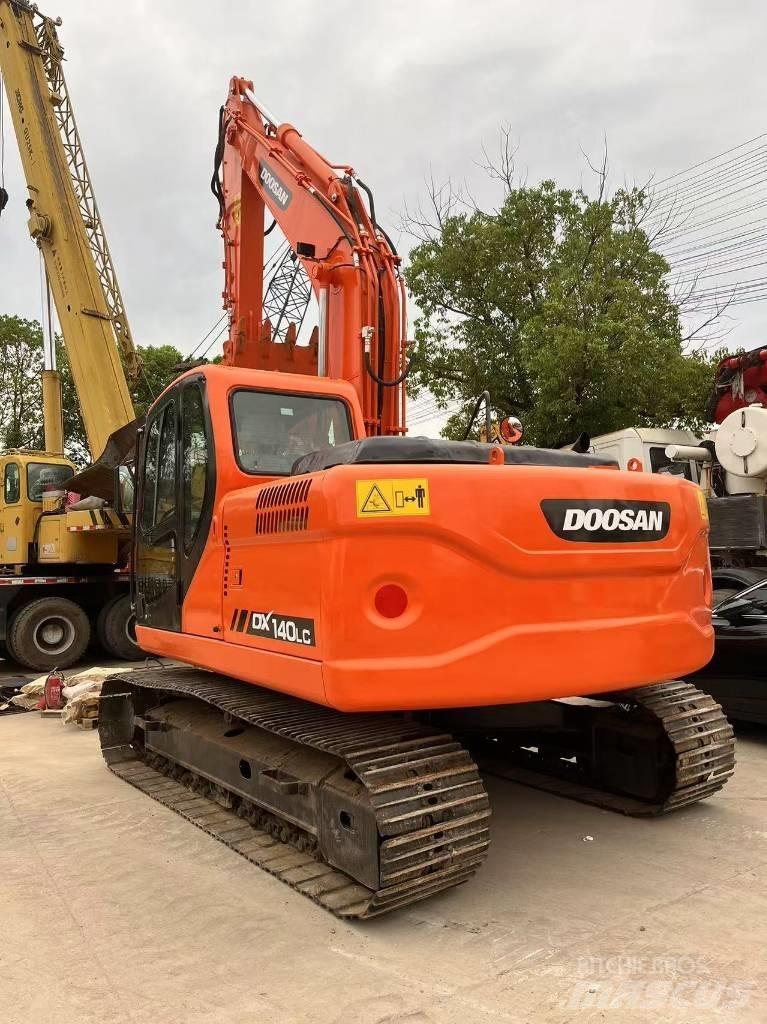 Doosan DX 140 Pásové rýpadlá