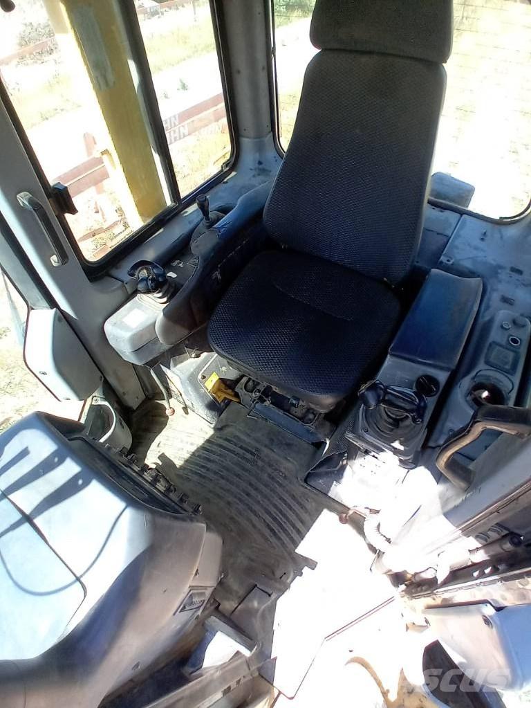 Komatsu D 61 EX-15 Pásové dozéry