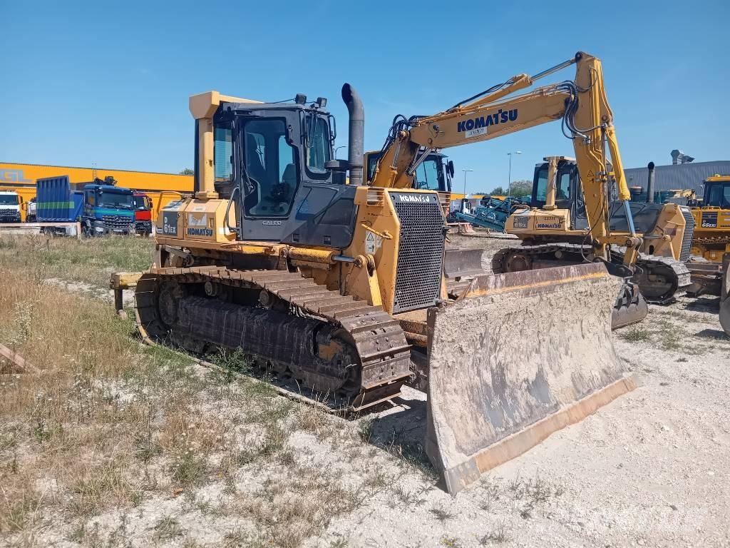 Komatsu D 61 EX-15 Pásové dozéry