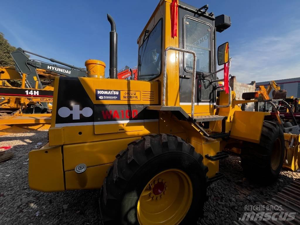 Komatsu WA100 Kolesové nakladače