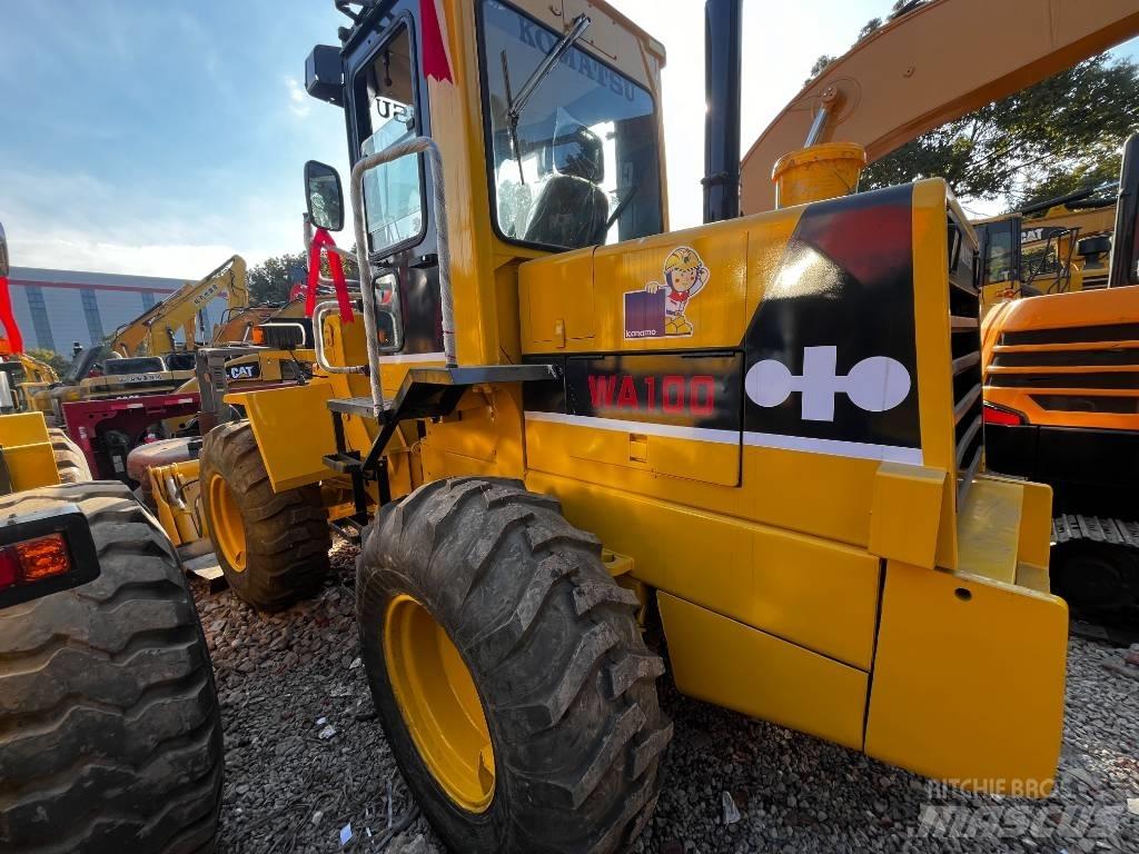 Komatsu WA100 Kolesové nakladače
