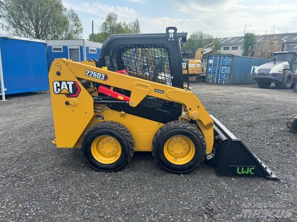 CAT 226D3 Šmykom riadené nakladače