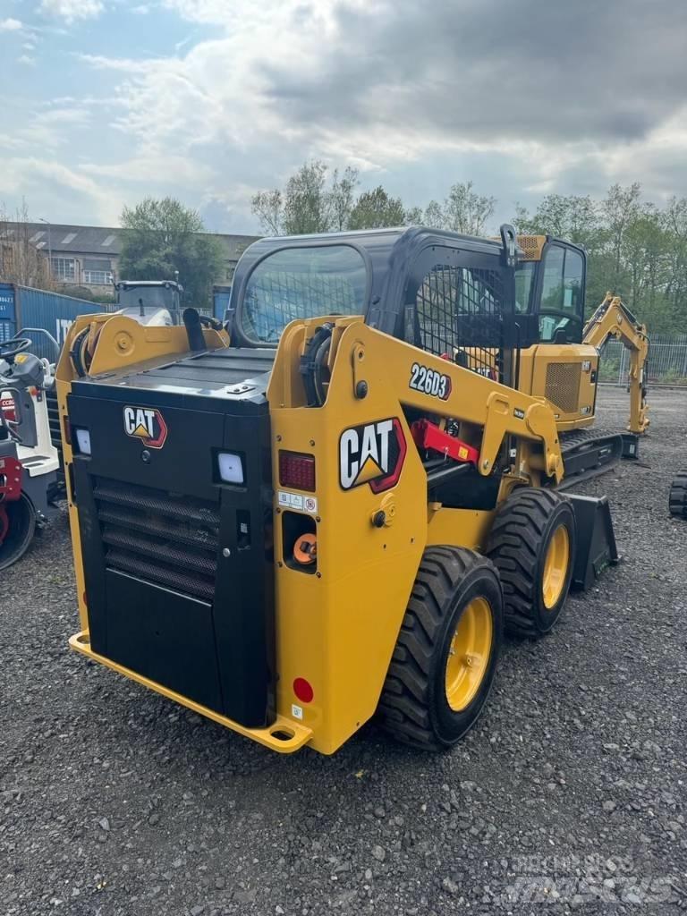 CAT 226D3 Šmykom riadené nakladače