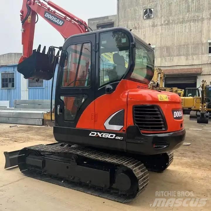 Doosan DX60 Pásové rýpadlá