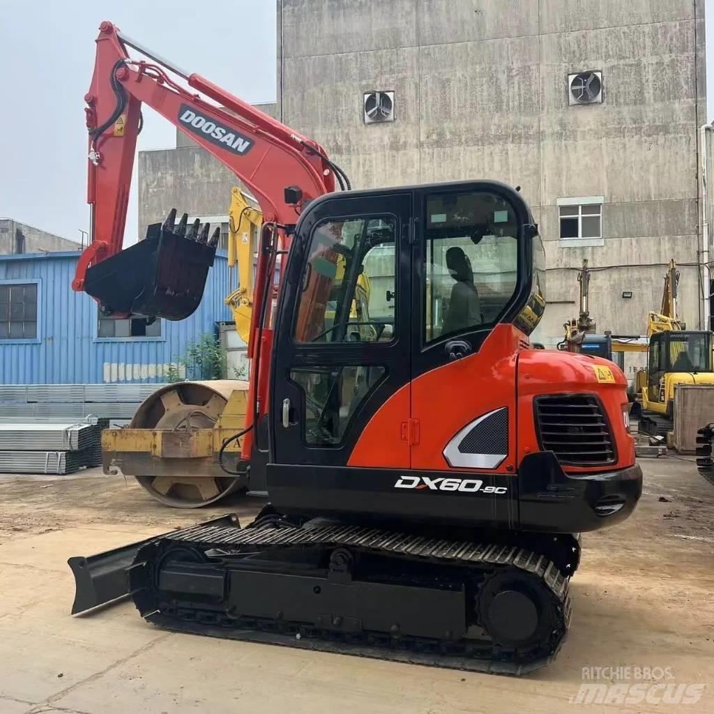 Doosan DX60 Pásové rýpadlá
